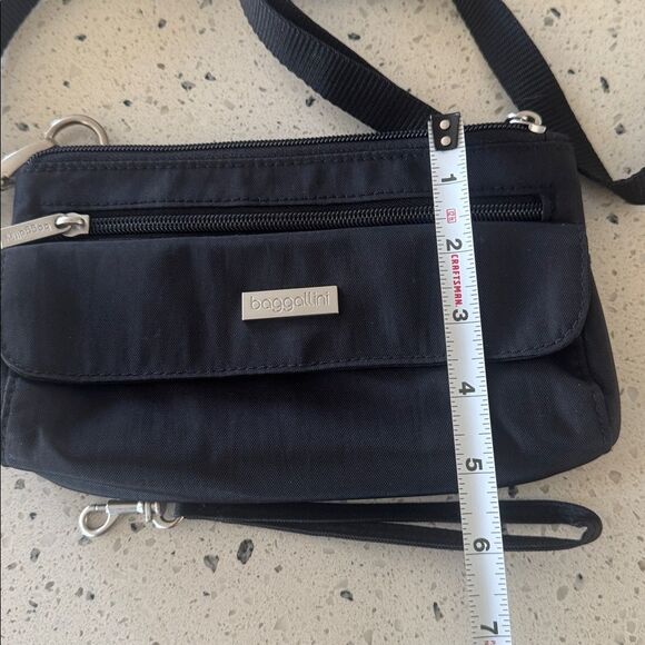 Baggallini Black Nylon Small Crossbody Bag Fanny Pack Zipper Closure Casual EUC - Picture 3 of 12